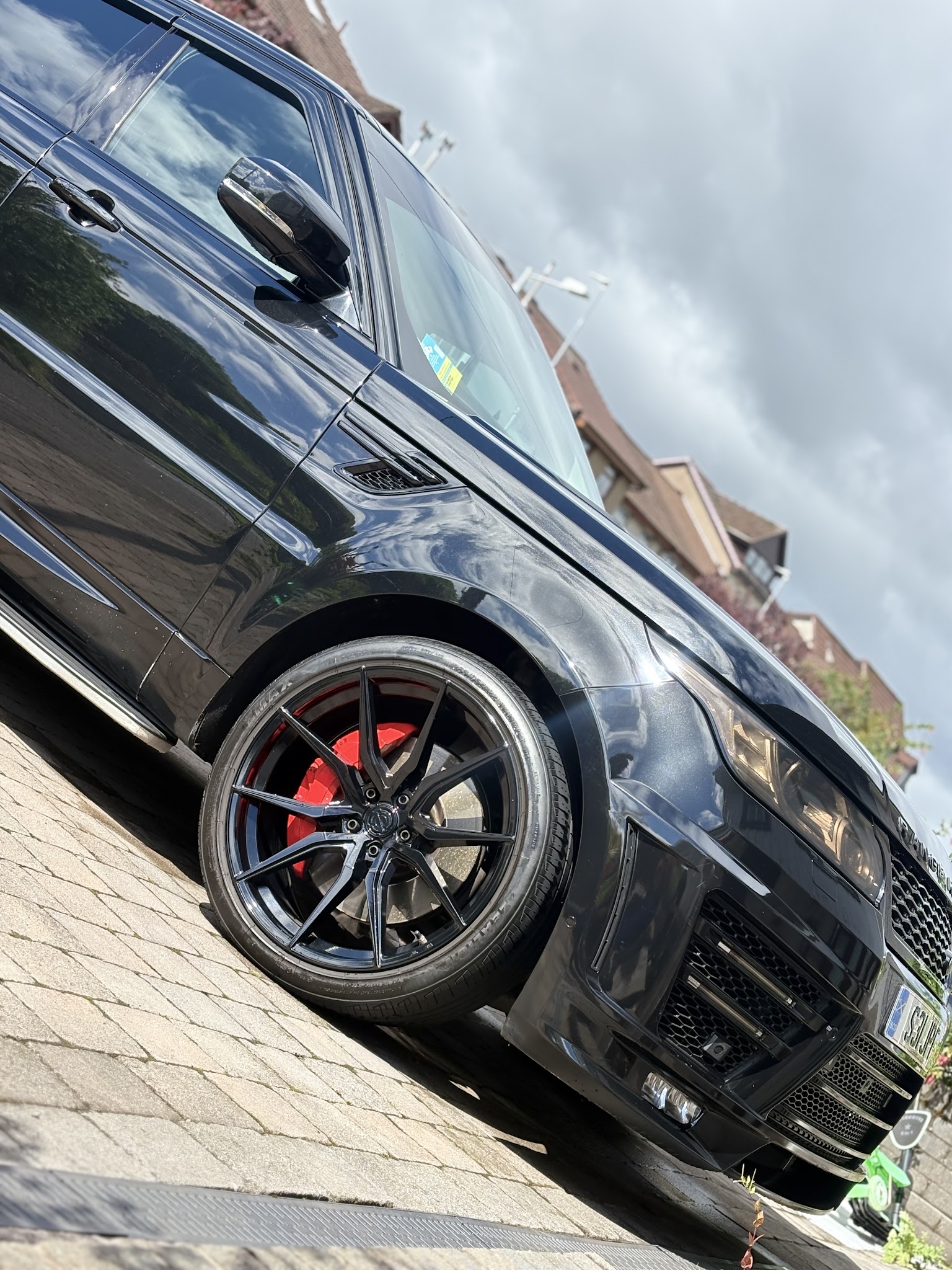 A black Range Rover Sport with red brake calipers after detailing